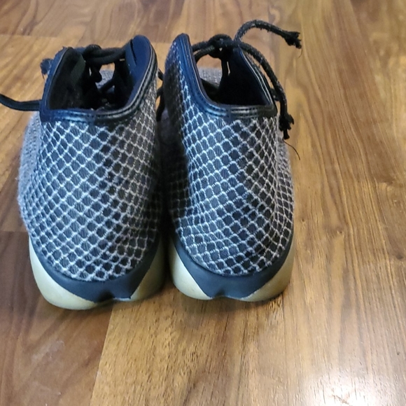 Shoes - Picture 3 of 4